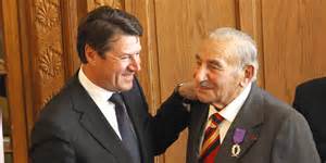 Lire la suite à propos de l’article Remise des insignes de Chevalier dans l’Ordre des Palmes Académiques à Charles Gottlieb